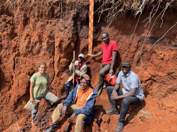 group picture field work bukavu